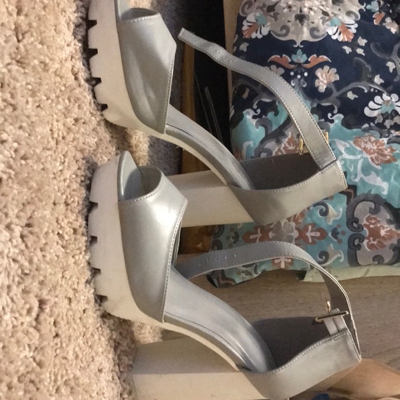 Platform heels - Picture 2 of 3